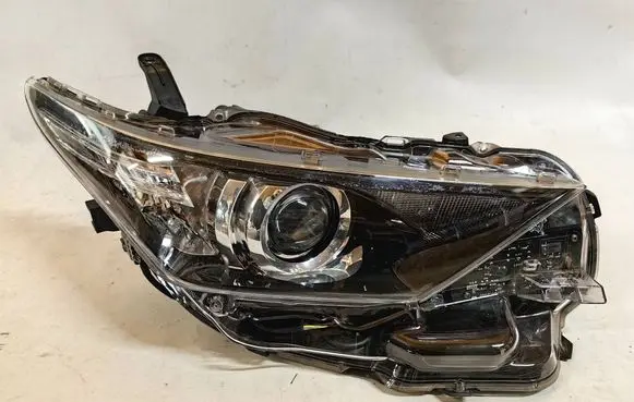 Toyota Auris E180 Headlight/headlamp 8113002K30