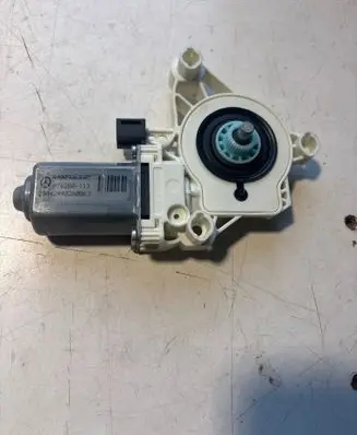 Mercedes-Benz CLA C118 X118 Front door window regulator motor A0009061607 A76200113 20042440260063
