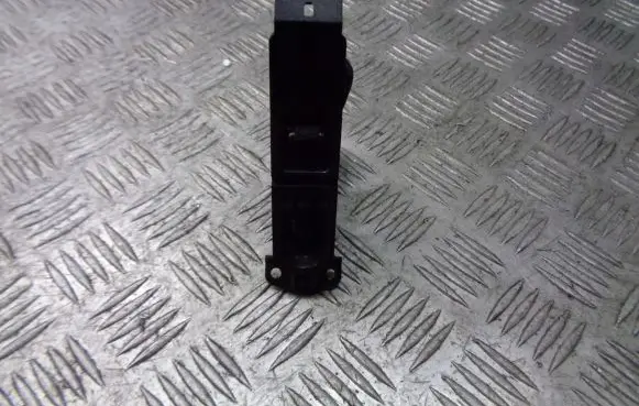 Rover 45 Front door window switch trim YUD101120