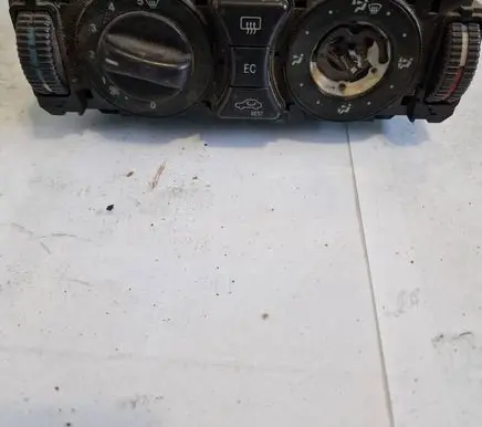 Mercedes-Benz E W210 Climate control unit 9140010371 2108303185 944A070551