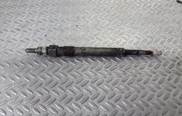 Volkswagen PASSAT B5 Glow plug 0100226338