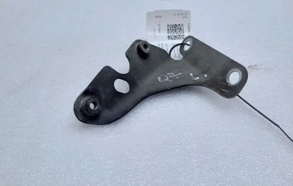 Audi Q7 4L Fender mounting bracket 4L0821135
