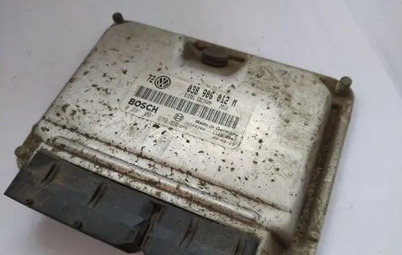 Volkswagen Golf IV Engine control unit/module 0281001979 038906012