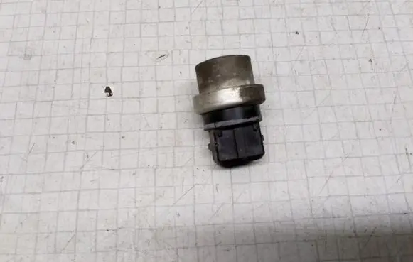 Volkswagen Golf III Coolant temperature sensor 1H0959625