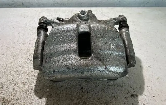 Volkswagen Golf VII Front brake caliper