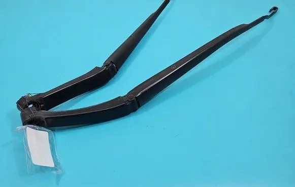 Front wiper blade arm