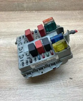 Fiat Punto (188) Fuse module 46835421