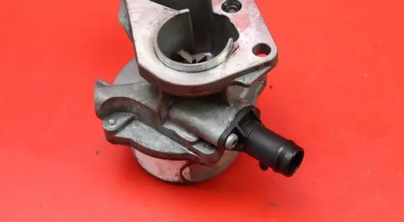 Renault Megane III Vacuum pump