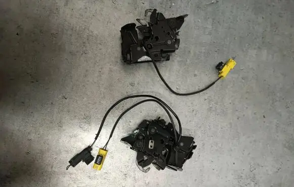 BMW 2 F45 Engine bonnet/hood lock/catch 7242551