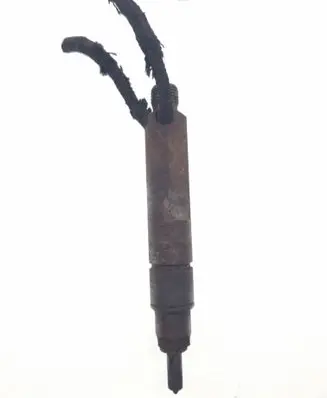 Volkswagen Golf IV Fuel injector 028130201T