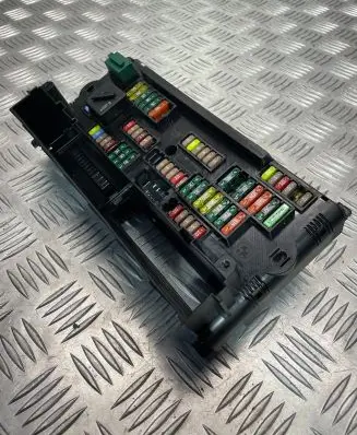 BMW 5 F10 F11 Fuse module 9234421