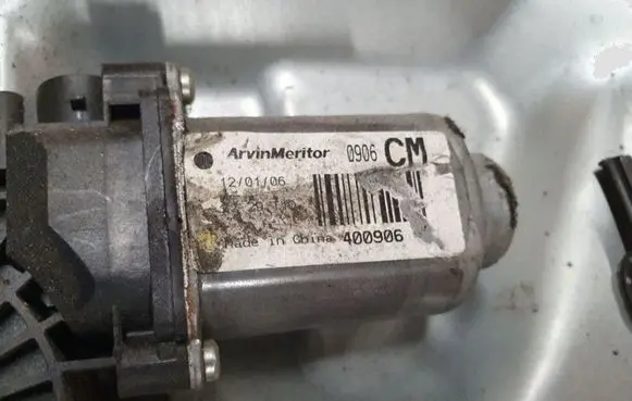 Hyundai Santa Fe Front door window regulator with motor 400906