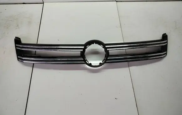 Volkswagen Tiguan Front bumper upper radiator grill 5N0853655