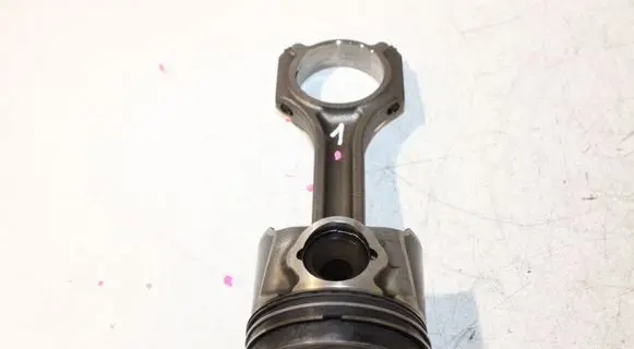 KIA Ceed Piston with connecting rod 