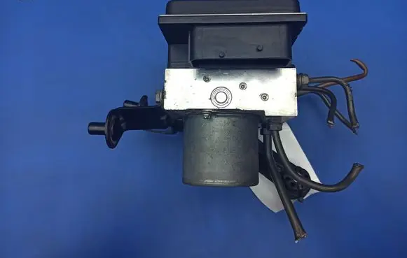 BMW 6 E63 E64 ABS Pump 677484801 3452677485001