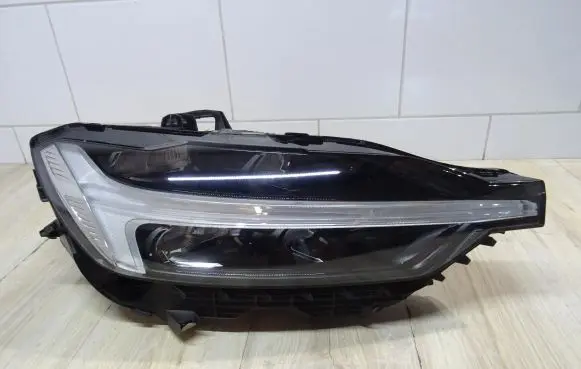Volvo XC60 Headlight/headlamp 32342515