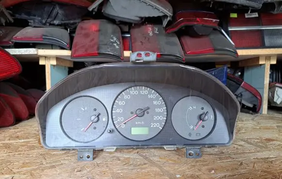 Mazda 626 Speedometer (instrument cluster) BJ3DB BRBJ3DB