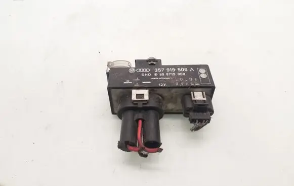 Volkswagen PASSAT B5 Coolant fan relay 357919506A