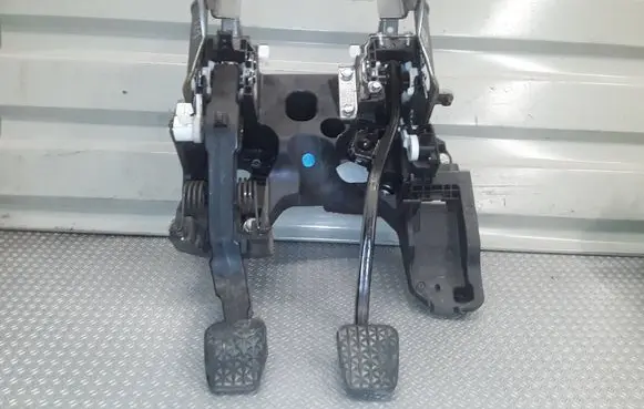Opel Insignia A Pedal assembly 13228166