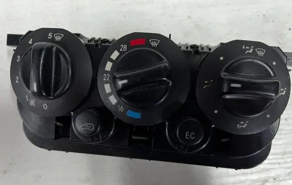 Mercedes-Benz A W168 Climate control unit 1688301285 153901