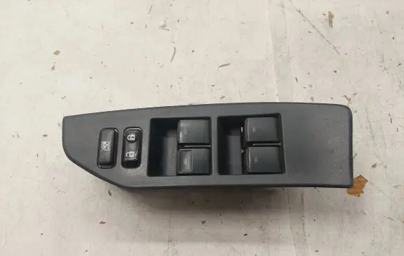 Toyota Verso Electric window control switch 8404005020