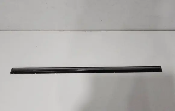 Rear fender molding trim