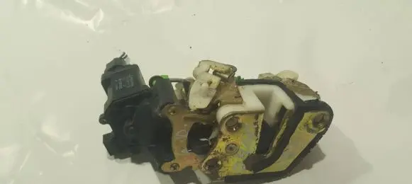 Mitsubishi Galant Rear door lock mb867056