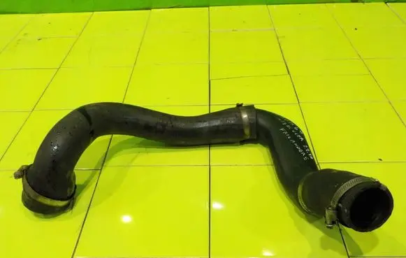 Land Rover Freelander 2 - LR2 Intercooler hose/pipe 