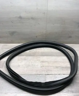Volvo XC70 Rubber seal front coupe door 