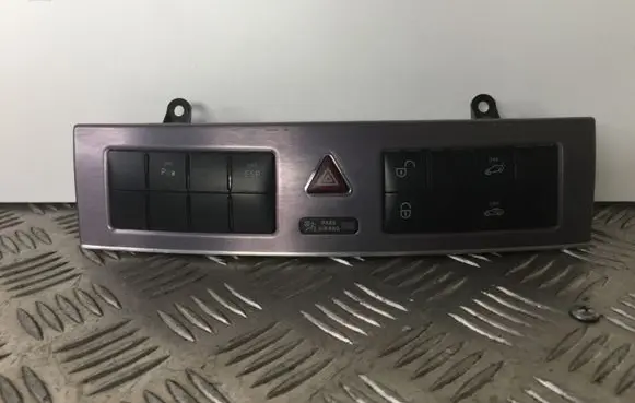 Mercedes-Benz CLC CL203 Hazard light switch 2038700151 33635803