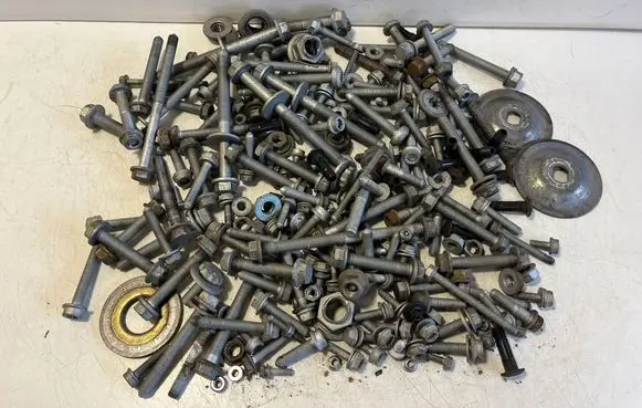Porsche Taycan 9J1 Nuts/bolts 