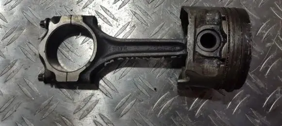 Ford Mondeo MK I Piston with connecting rod