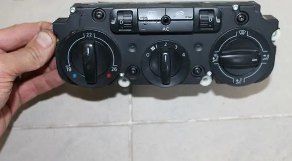 Volkswagen Tiguan Climate control unit 5M2820045A 5HB009327