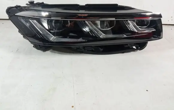 Volkswagen Touareg III Headlight/headlamp 761941082B 030113023200