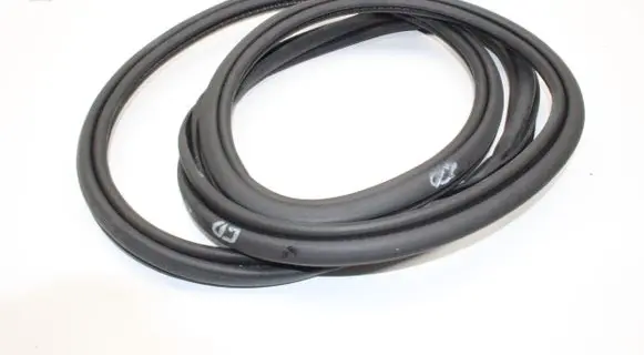Volvo S90, V90 Rubber seal rear door 