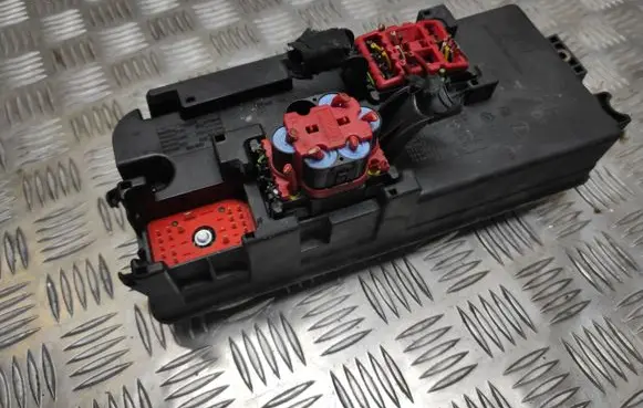 Opel Signum Fuse module 13170900 519065106