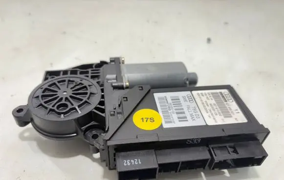 Audi A8 S8 D3 4E Front door window regulator motor 4E1910802