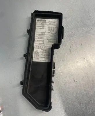 Volvo S70 V70 V70 XC Fuse box cover 9494211