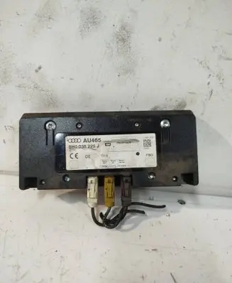 Audi A4 S4 B7 8E 8H Aerial antenna amplifier 8H0035225J AU465