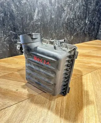 Chrysler 300 - 300C Air filter box 