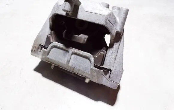 Volkswagen Touran II Engine mount bracket 1K0199262CN