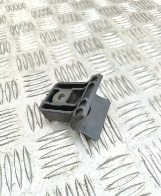 Opel Zafira C Radiator mount bracket 13250318
