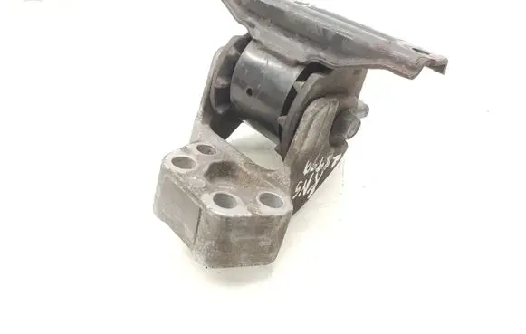 Engine mount bracket