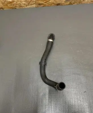 Volvo XC90 Engine coolant pipe/hose 32252070