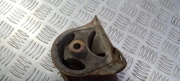 Honda Accord Engine mount bracket