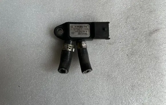 Renault Captur Exhaust gas pressure sensor 227702184R 0281006252