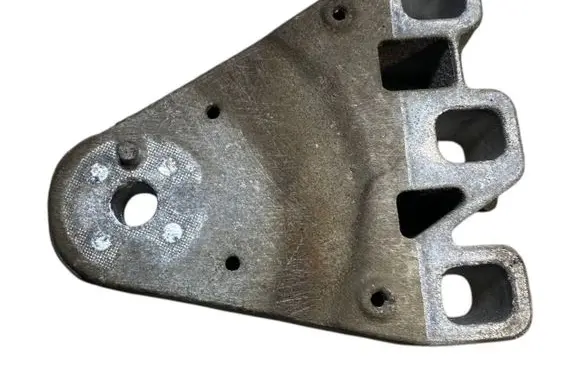 Volkswagen Transporter - Caravelle T5 Engine mounting bracket 7E0199207