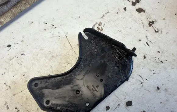 Audi A4 S4 B5 8D Engine mounting bracket 8D0199225D