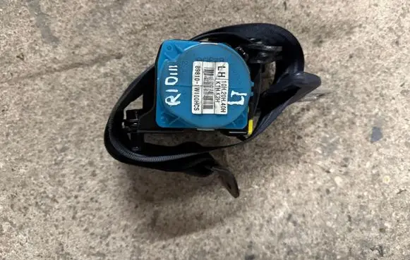 KIA Rio Rear seatbelt 898101W100