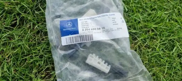 Mercedes-Benz C W204 Holder (bracket) A2046900614